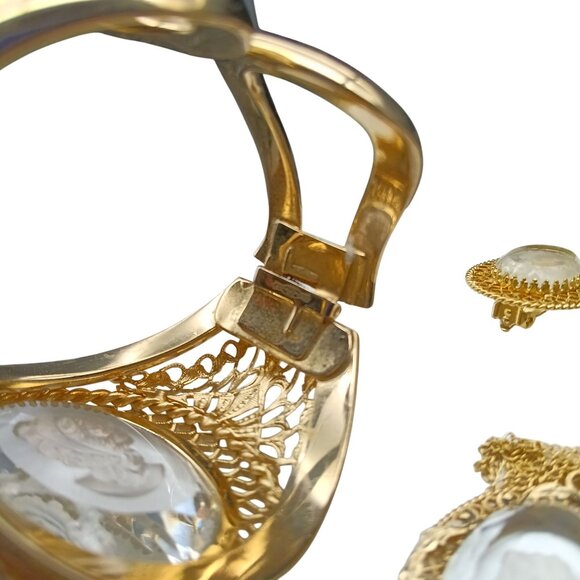 Vintage Whiting & Davis Intaglio Glass Cameo Parure, Gold Filigree Clamper - Picture 9 of 12